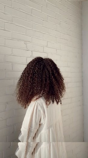 MONAT Official | ✨ Layer up for perfect curls! 💦 Starting off with our Smoothing Anti-Frizz™ Shampoo and Conditioner. See how MONAT Curl Perfection™️... | Instagram