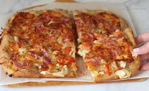 Pizza con pomodorini e scamorza affumicata - Ricetta