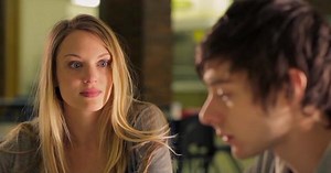 Hot Bot - Trailer | Tomatazos