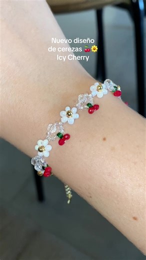 Nuevo modelo de pulsera de flores 🫶🏻🍒🌼 #pulseras #pulseradeflores #accesorios #beadedjewelry #beadedbracelets