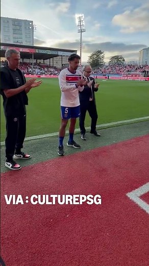 🤍 Le bel hommage du Paris Saint-Germain à Éric Roy 🕊️ Via : CulturePSG 📹