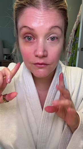 If you’re anything like me at 42, chasing life (and Monty-Bear 🐶) every morning, you need makeup that actually works as hard as you do. I’ve been using the Maybelline New York Lifter Concealer and let me tell you… this is not your basic concealer. ✨ Full, bright coverage that still looks like real skin ✨ Instantly refreshes tired under-eyes ✨ Blends so smoothly it’s basically undetectable ✨ ALL. DAY. WEAR. But here’s why I’m obsessed — it’s infused with 2% peptides to visibly brighten over time