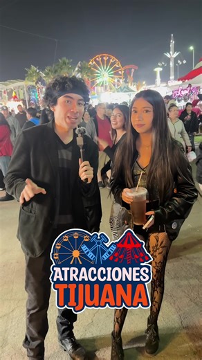 Subiendo a la Caida Libre en la Villa Navideña