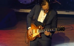joeBonamassa/The Ballad of John Henry (Live)五分钟的solo