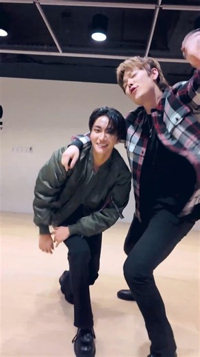 Seonghwa 'Cola Comigo' Challenge with ZELO#ATEEZ #에이티즈 #SEONGHWA