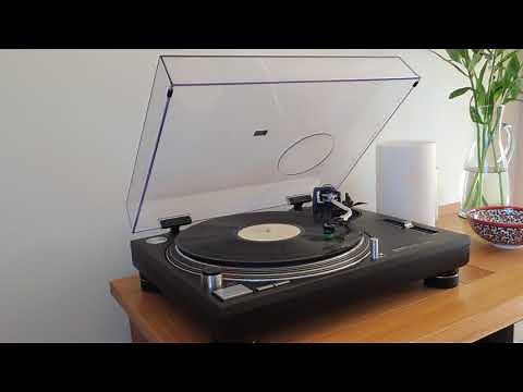 Technics SL-1210 MK2 turntable demo.