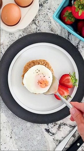 The EASIEST Way to Poach Eggs
