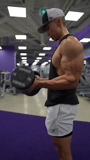 FOREARM DAY WITH @Fat Gripz 💪🏻 If you want bigger forearms, you have to build the extensors, responsible for wrist extension, the flexors, responsible for wrist flexion, the Supinator and pronator, responsible for supination and pronation and the brachioradialis, responsible for elbow flexion. Let me show you how to build these muscles. A tip to increase forearm activation is to use a thicker grip by attaching @fatgripz Barbell Wrist Curls - 3x12 DB Hammer Curls - 2x12 DB Wrist Extensions - 3x