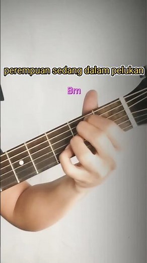 perempuan sedang dalam pelukan by payung teduh guitar tutorial