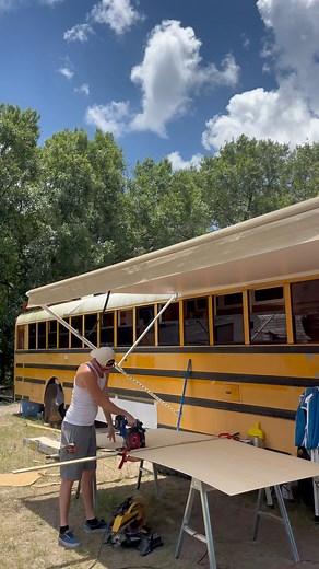 334K views · 12K reactions | weekend 95 of our bus conversion ️ #skoolieconversion #skooliebuild #schoolbusconversion #skoolie #buslife #vanlife #vanconversion #vanbuild #homeonwheels #diyhome #diyproject #renovation #travel | Bus Life 4 Me | Facebook