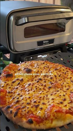 A lovely cheese pizza & holiday deal just for you!