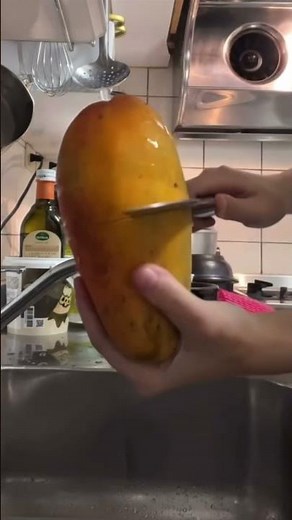 教你3秒切芒果 🥭 Mango Cutting Hack マンゴーの切り方🥭Cut mangoes fast & easy with this hack #切芒果 #MangoHack