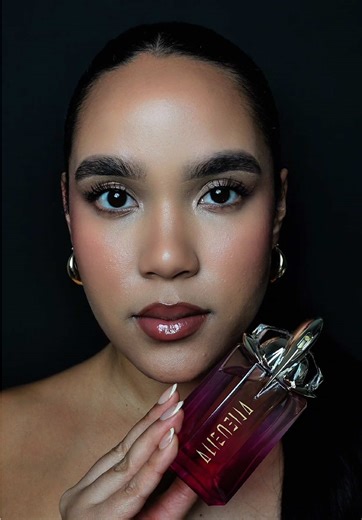 A fragrance that speaks without trying. Alien pulp by @Mugler #muglerfragrances #alienpulp #ugccontentcreator #cinematography #productvideography