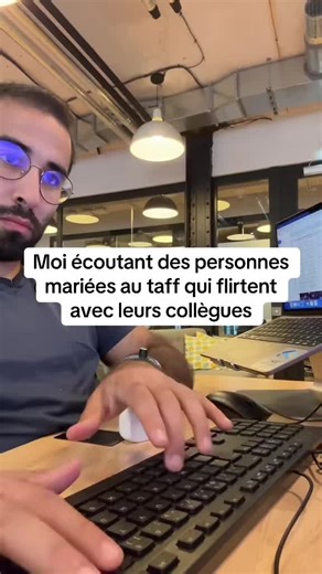 Même pas ça se cache en plus #travail #collegues #coworker #openspace #corporate
