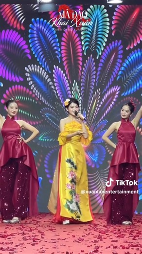 Ngừ mẽo hát Fashion show Phạm Tuyết Nhung #phạm tuyết nhung #huyfamily | Huy Family