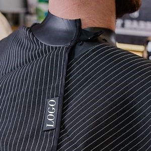 [Hot Item] Hairdressing Cape Salon Custom Waterproof Gown Factory Customized Designer Hair Cutting Barber with Logo Silicone Neck Capes