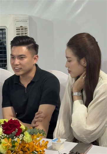 Hoa hậu Đỗ Thị Hà được ông xã đưa tới xem concert Thanh xuân #concertthanhxuan #dothiha #hoahaudothiha #tiktokshowbiz #tiktokgiaitri