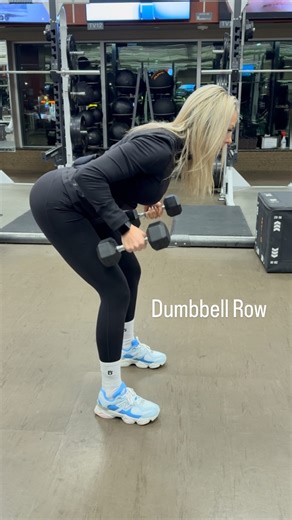 Brooke Kelly IFBB Pro on Instagram: "Dumbbell Row Proper form and technique Feet about hip width apart Hold dumbbells in a neutral grip Push hips back Keep neutral spine Common mistakes ❌ Rounding the upper back Using momentum or jerking Standing too upright Letting elbows flare out Correct Form ✅ Keep a flat back Hinge forward Dumbbells in neutral position Keeps dumbbells close to the legs Elbows tucked in Use a weight that allows full control and perfect posture. Inhale at the bottom and exhal