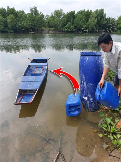 Recycled Barrel Electric Speedboat: 20 km/h DIY Innovation
