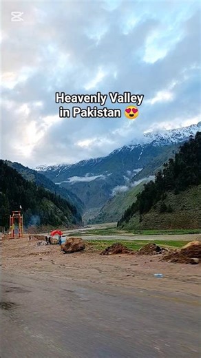 Driving Through Paradise 🚗 | Naran Kaghan Valley Pakistan #Shorts