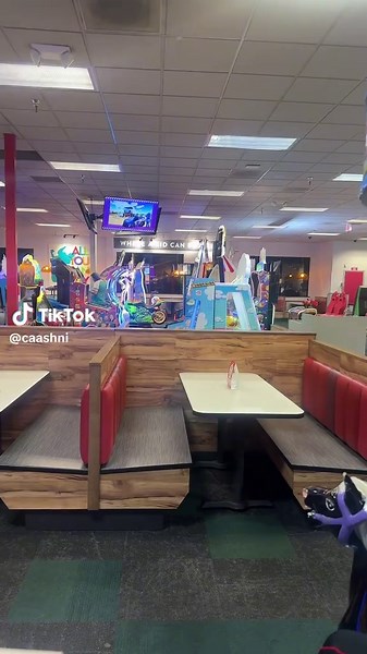 Like I wanna cry an what happened ??? I’m so disappointed .. it feels so lifeless #fyp #chuckecheese