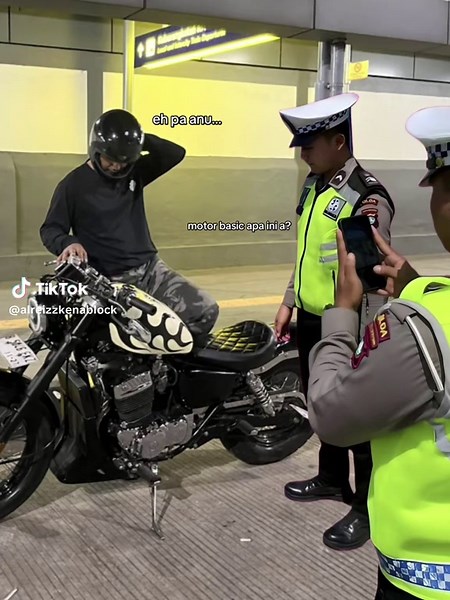 Custom Motorcycles: Harley and Benelli in Action