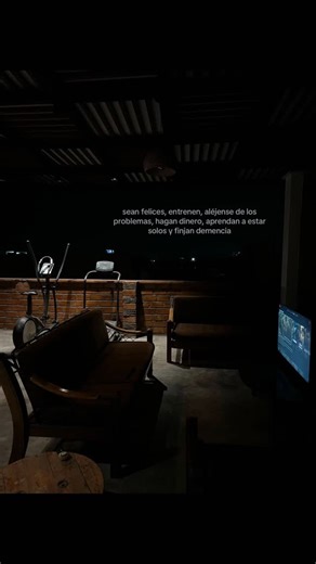 Magui Verdaro | Creadora de contenido on Instagram: "A veces la paz está en lo simple: entrenar el cuerpo, cuidar la mente, alejarte del drama, enfocarte en crecer y aprender a disfrutar tu propia compañía. No todo se resuelve, pero mucho se ordena cuando dejás de reaccionar a todo. 🔹 Corriente: Psicología Humanista / Terapia Cognitivo-Conductual 🔹 Reflexión: La madurez emocional también es saber elegir tus batallas y priorizar tu energía. “Fingir demencia” no siempre es indiferencia: a veces