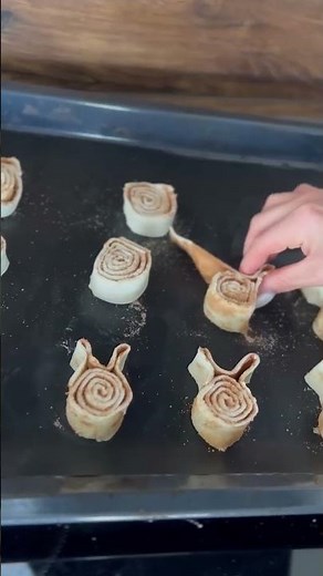 Zimtschnecken-Hasen – Ostergebäck aus Blätterteig 🐰 | REWE Deine Küche
