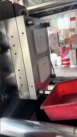 Injection Molding for Food Storage Container Lids | Precision and Durability