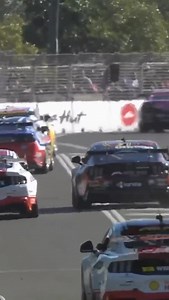 The bush passes JC into turn 2 👏 | Shell V-Power Racing Team