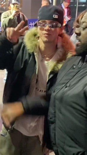 Corbyn Besson of Why Don’t We signing autographs at MSG Before a Knicks Game! #CorbynBesson