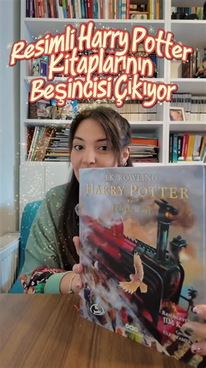 gülsüm baysal on Instagram: "Fuarda gezerken aldım haberi 🤩 Ben çok heyecanlıyım siz seviyor musunuz resimli baskıları? @yapikrediyayinlari #harrypotter #thewizardingworldofharrypotter #yapıkrediyayinlari #harrypotteredit ☕♨️#26ar4lik3992"