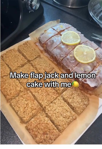 Remenicing over this icl.. recipes below: Flapjack:😋 250g oats 125g light brown sugar 125g melted butter 3tbsp golden syrup Bake for 25 mins, wait for it to cool completely before cutting it up🫶🏼 Lemon cake:🍋 250g self raising flour 225g caster sugar 225g butter 4 eggs Vanilla extract (measure with the heart) same with the lemon zest and juice 🫶🏼 #bakingrecipe #baking #bakingtiktok #desert #sweettreat #flapjack #lemoncake #recipe #yum