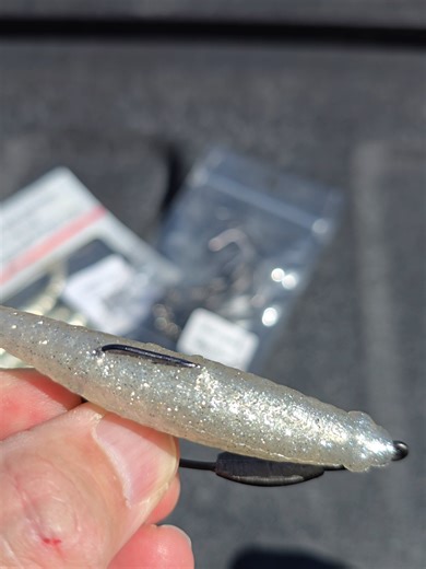 Stop tearing up your soft plastics 🎣 These Twist Lock Wide Gap Hooks keep your bait perfectly rigged and locked in place cast after cast. Why these hooks work: ✔️ Twist lock keeper screws into your bait for a rock-solid hold ✔️ Wide gap design = better hook-ups on thicker soft plastics ✔️ Helps keep plastics straight, natural, and weedless ✔️ Perfect for swimbaits, flukes, creatures, and paddletails Less sliding. Less tearing. More fish hooked. Whether you’re fishing grass, docks, or open water