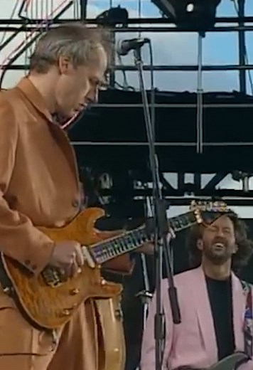 Mark Knopfler and Eric Clapton Perform 'Money For Nothing'