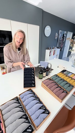 Husker du at skifte din køkkenklud efter 24 timer? Ellers risikerer du at sprede flere bakterier end du fjerner... 🤢 Hos KLUd har vi gjort det nemt for dig at holde køkkenet rent og lækkert – med stilfulde karklude i høj kvalitet. 👉 Lige nu får du 3 for 2 på alle vores sæt! Gå ind på kludstore.dk og find dine nye favoritter – én til hver dag i ugen 💧 Din hygiejne (og dit køkken) vil takke dig. | KLUD.