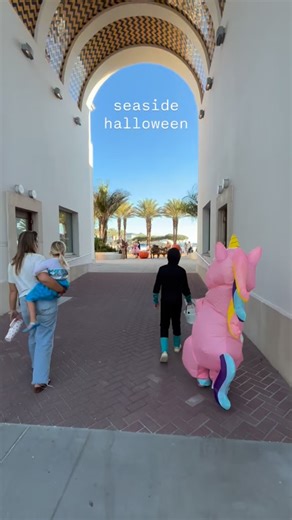 a magical Halloween was had by all! Wizard of Oz was one of my favorite movies as a child, and we watched it as a fam for the first time a few weeks ago. How fun that it was the Seaside theme this year! | Organically Amy