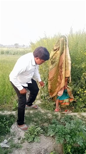 काश थोड़ा और उठा देती #shortvideo #comedy #viral #trending