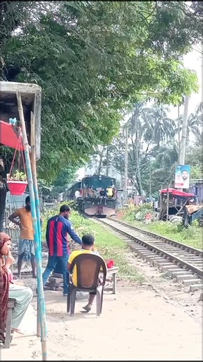 2.7K views · 12 reactions | Dancing train in broken railtrack. #tuesday #holidayseason #quebec #Liverpool #cleaning #usa #fullmoon #montreal #moon #roadtrip | Train Updates BR | Facebook