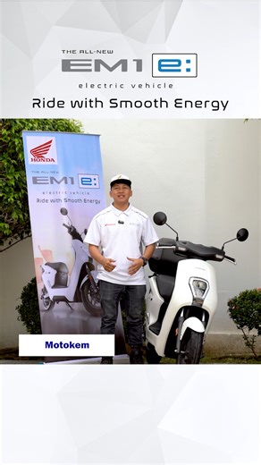 🎥 Watch MotoKem as he share his thoughts about The All-New EM1 e:. He describes it as very friendly, easy to use, and lightweight. Don't miss his review and grab yours now! 🛵💨 #EM1e: #ElectricVehicle #RideWithSmoothEnergy #ElectricRide #HondaPH | Honda Philippines, Inc.