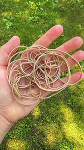 35K views · 697 reactions | Rubber band splat painting  fun one to try during summer break! #craftsforkids #processart #splatterpaint #summerbreak | Kids Craft Barn | Facebook