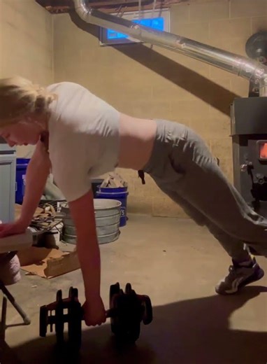 Incline Plank Row w/ Dumbbells - increase ROM for working muscles OR for plank modification #lats