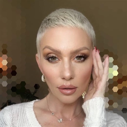 🚨 Growing out a short haircut? The ear-length stage doesn’t have to be awkward! ✨ I’m showing you 4 easy ways to style the hair growing around your ears so you can look put-together while your hair grows. 💇‍♀️ These simple styling tricks will get you through the in-between phase with confidence. 👉 Comment LINKS and I’ll DM you everything I have links for so you can try them yourself! 🤍🐝 | Melissa Bee