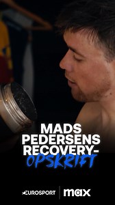 Mads P. afslører hemmelig opskrift på ultimativ recovery-drik 🫚🍵 I den nye dokumentar om Mads Pedersen kan du komme med helt bagom helingsprocessen efter hans voldsomme styrt i Dwars door Vlaanderen sidste år. Se alle fire afsnit af Chasing Cobbles med sportsabonnement på Max allerede nu! 📺🍿 | Eurosport Cykling