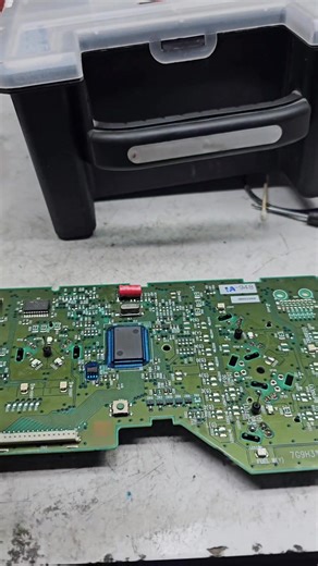 Through hole over smd anyday!!! We dont just change 2 caps here. We refresh your panel! CERTIFIED Electronics Tech on hand, working alongside you, to deliver a PREMIUM service to your satisfaction😏🙏 | Allie Rat Repairs