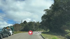 🚐💸 ¡AGÁRRENSE! A PARTIR DEL 1 DE ENERO EL PASAJE SCLC–OCOSINGO SUBE A 150 PESOTES 😅 Chiapasenlamira.com Chiapas | 9 de diciembre de 2025 Si usted pensaba que el 2026 iba a empezar bonito… pues no sueñe. La realidad nos alcanza y llega en forma de oficio firmado por 10 cooperativas de autotransporte, anunciando lo inevitable: el pasaje de San Cristóbal de las Casas a Ocosingo sube a 150 pesotes a partir del 1 de enero de 2026. Sí, leyó bien: ciento cincuenta. Ciento cincuenta motivos para resp