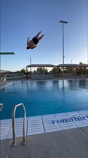 no cliking the song 😭