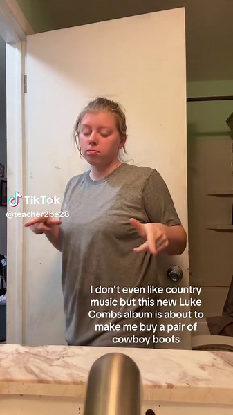 teacher2be28 (@teacher2be28)’s video of Luke Combs