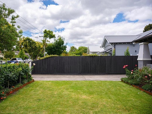 How To Spray Paint A Fence - Bunnings Australia