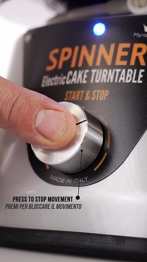 Compact, lightweight, and super practical, Spinner is the electric cake turner that makes decorating easier, faster, and way more precise. ✅ Adjust speed and rotation direction with a single knob ✅ Start & Stop function ✅ Perfectly flat plexiglass plate non-slip silicone mat for extra stability Watch the video to see how Spinner can level up your pastry game 💡 #martellato #spinner #CakeDesign #PastryTools #HowToUse | Martellato